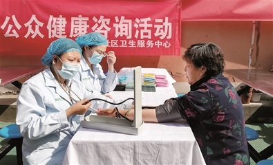 關(guān)愛老年人 義診進(jìn)社區(qū)